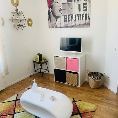 Chambre Cocooning Chez L'Habitant ヴィルヌーヴ・ル・ロワ エクステリア 写真