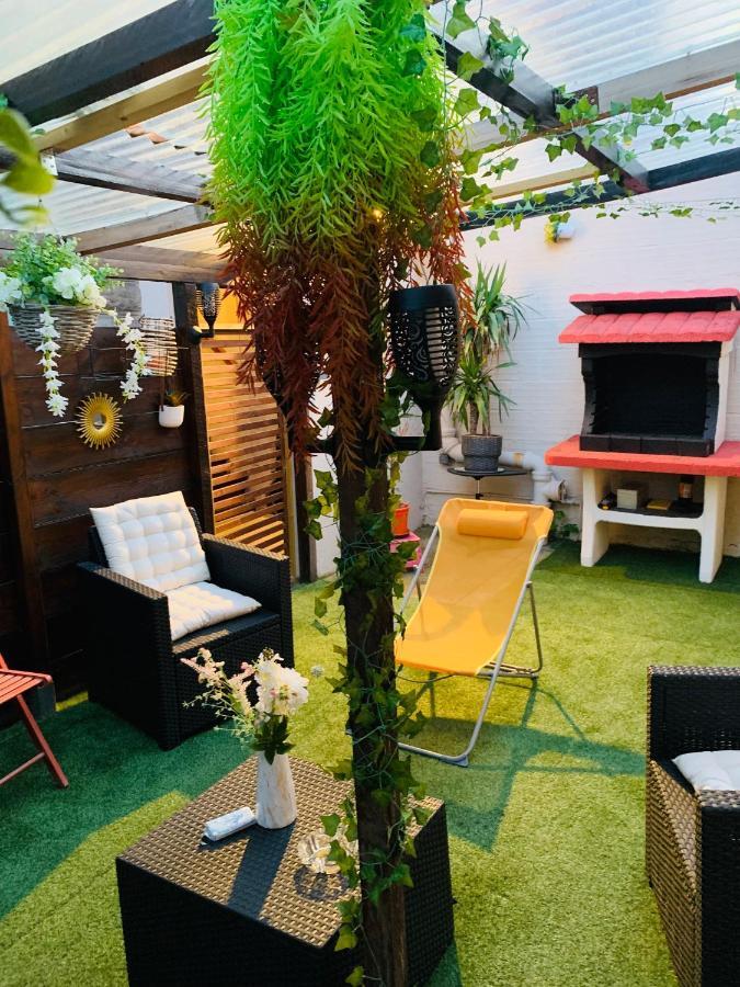 Chambre Cocooning Chez L'Habitant ヴィルヌーヴ・ル・ロワ エクステリア 写真