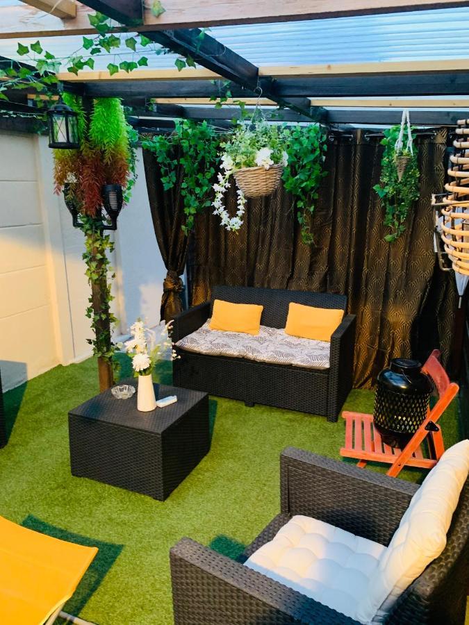 Chambre Cocooning Chez L'Habitant ヴィルヌーヴ・ル・ロワ エクステリア 写真