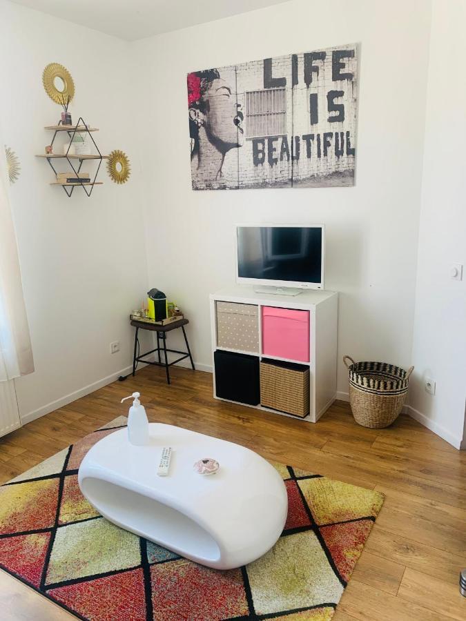 Chambre Cocooning Chez L'Habitant ヴィルヌーヴ・ル・ロワ エクステリア 写真